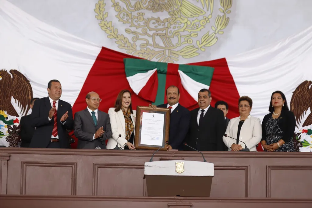 Condecora Congreso a la Facultad de Derecho con la presea Primer Supremo Tribunal de Justicia para la América Mexicana, Ario 1815
