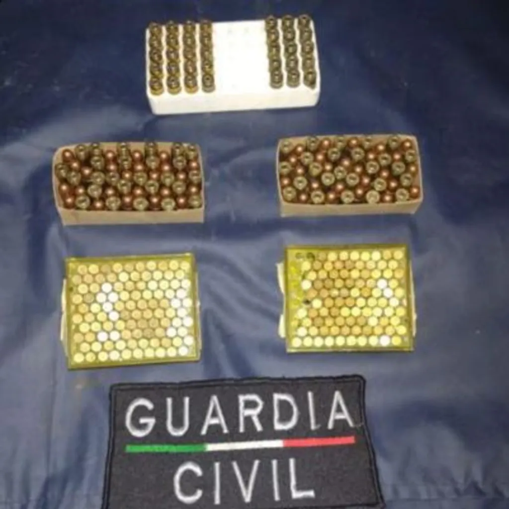 Detuvieron a tres sujetos con cartuchos útiles, en Morelia