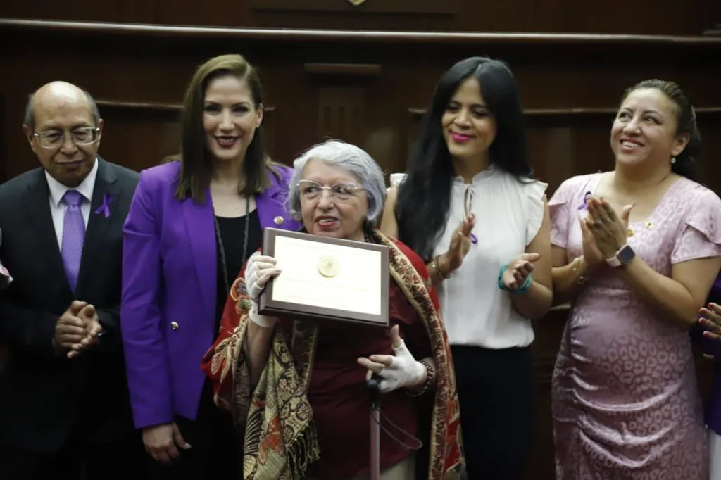 Entrega 75 Legislatura Condecoración “Mujer Michoacana 2024” a Rosa Citlali Martínez