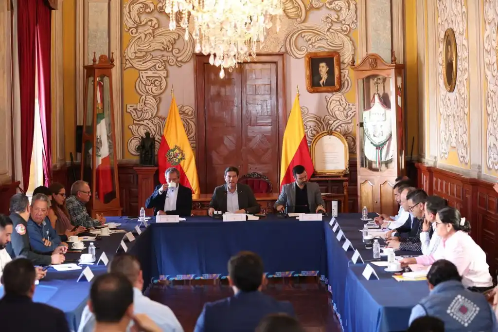 Trabaja ya la Comisión para la Atención de Incendios Forestales en Morelia