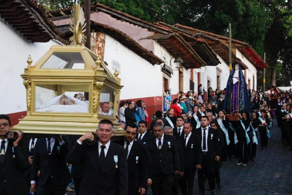 Vive las Procesiones del Silencio más emblemáticas de Michoacán