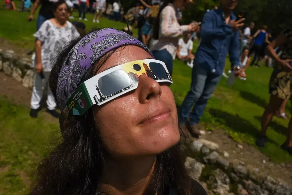 Advierte SSM los daños a la salud por observar el eclipse solar sin protección