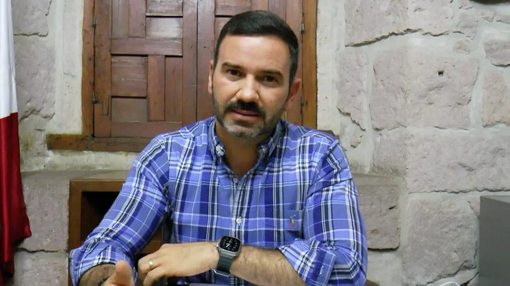 Al gobernador le mienten o mal informan