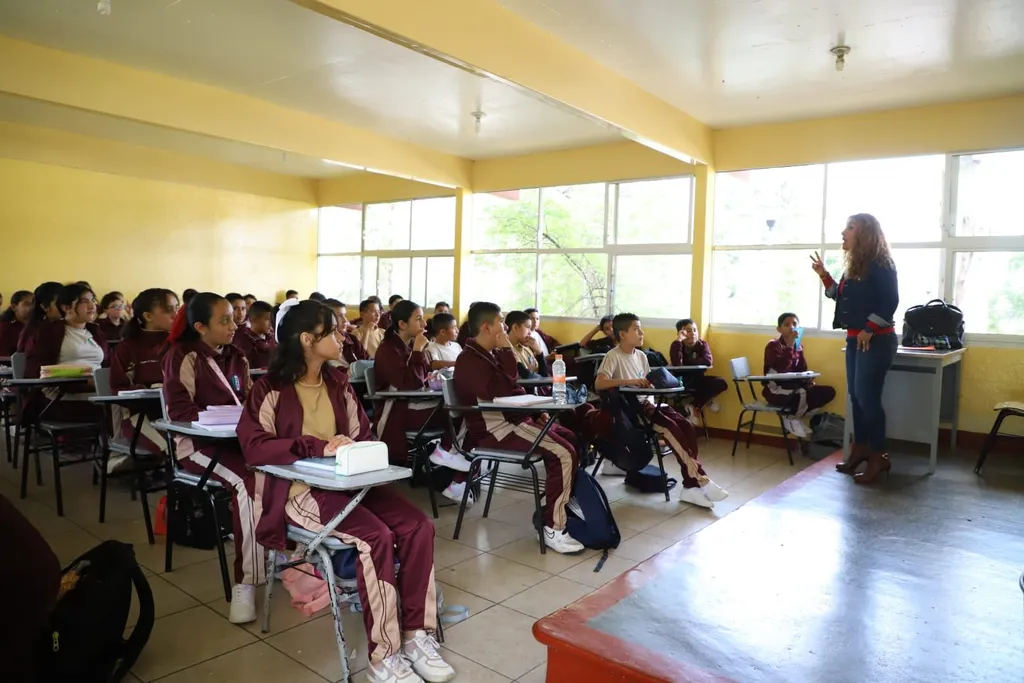 Docentes refuerzan estrategia contra adicciones desde las aulas