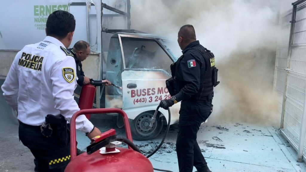 En-Morelia-el-incendio-de-un-vehiculo-fue-sofocado