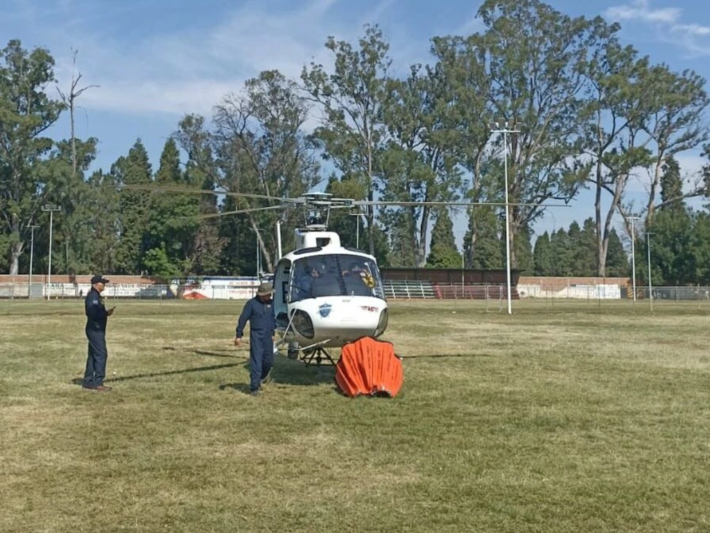 Envían helicóptero para combatir incendio forestal en Chilchota