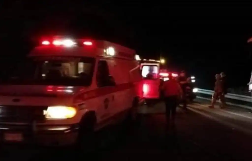 Murieron tres turistas por choque en la Autopista de Occidente