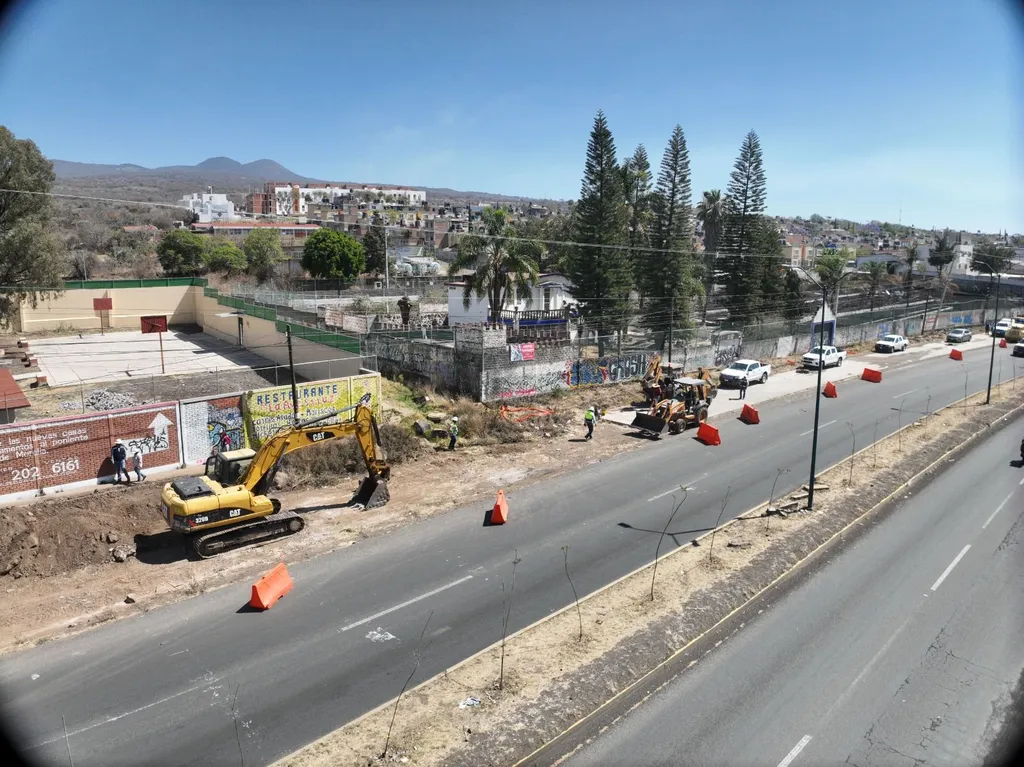 Piden precaución por la obra del paso superior vehicular de Villas del Pedregal