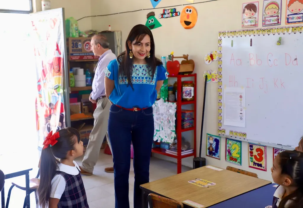 SEE reconoce a más de 10 mil educadores en Michoacán