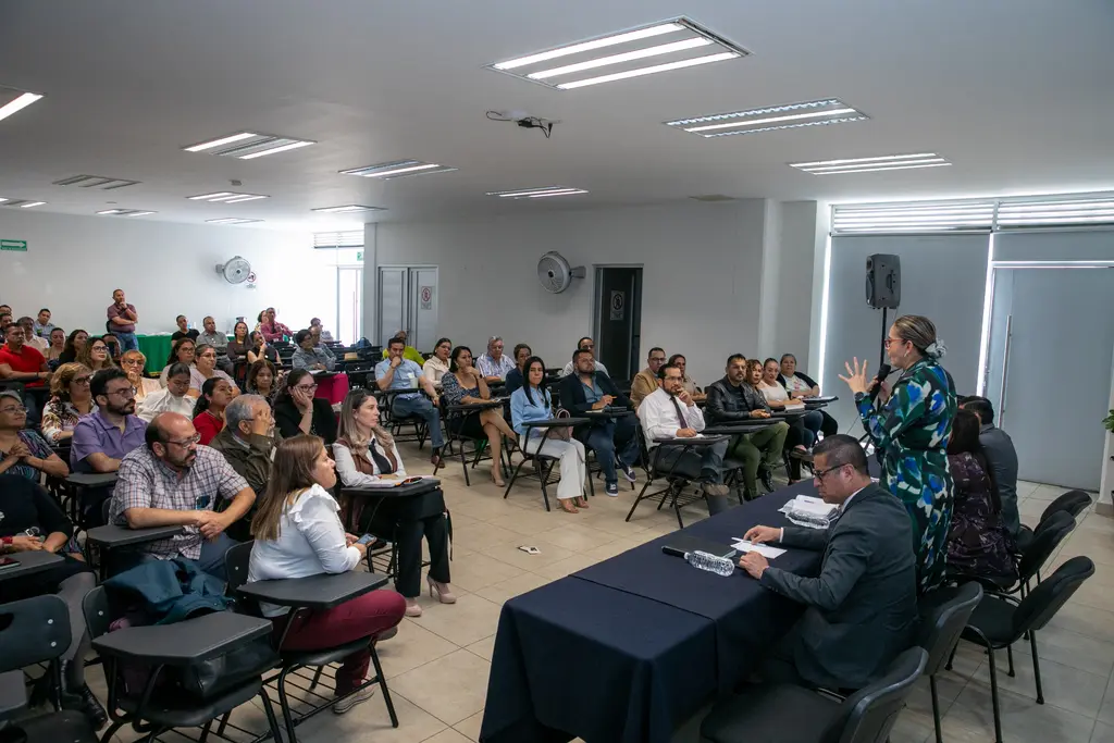 Se reúnen directiva y maestros de la UMSNH