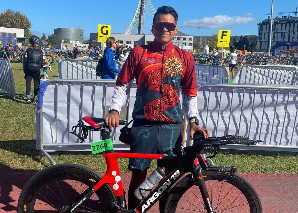 Triatleta michoacano destaca a nivel nacional e internacional