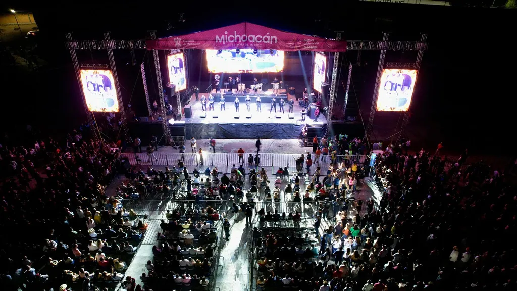 25 mil asistentes cantaron con La Arrolladora en el Festival Michoacán de Origen