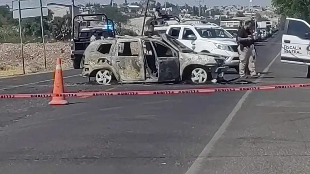 Abandonaron un coche baleado e incendiado en Álvaro Obregón