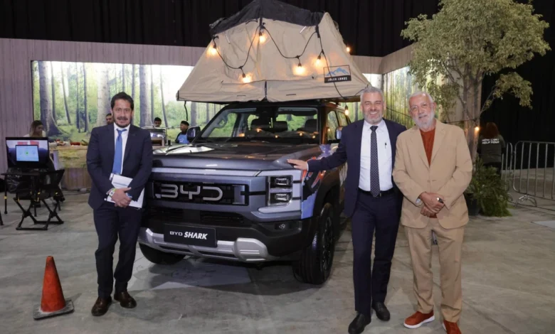 Asiste el gobernador a la presentación de camioneta híbrida BYD en México