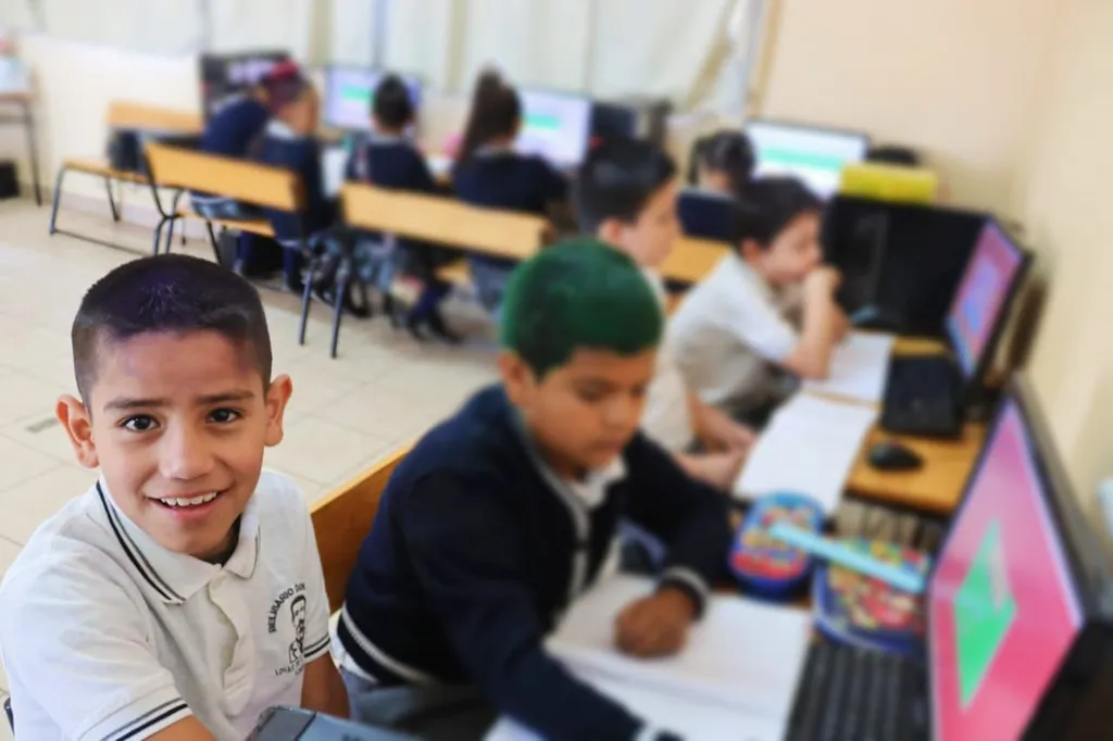 Disponible, mantenimiento a computadoras de escuelas
