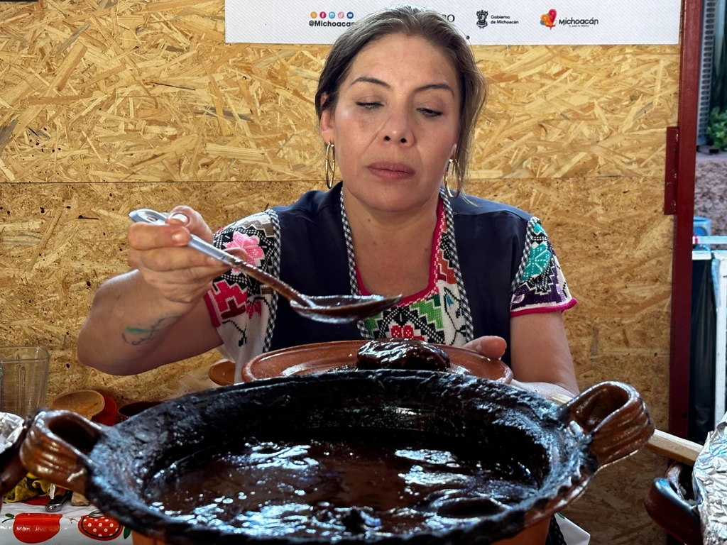 Llega segundo grupo de cocineras tradicionales en el Festival Michoacán de Origen