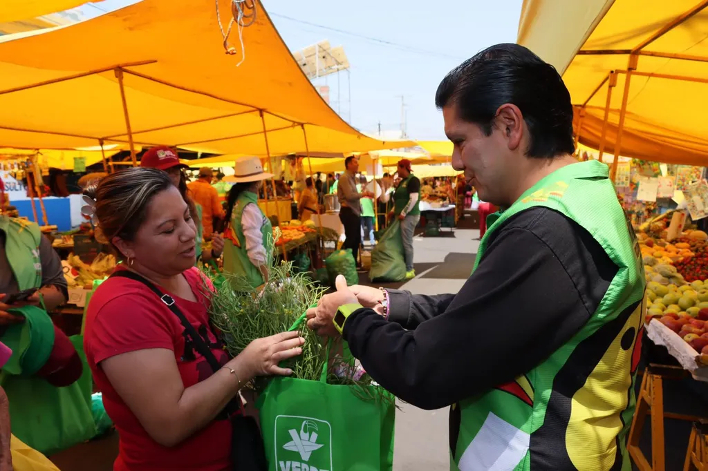 Mantiene Neto Núñez cercanía ciudadana con campaña propositiva