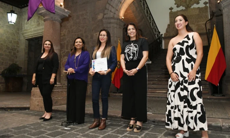 Autoridades municipales clausuran con éxito incubadora de negocios para mujeres