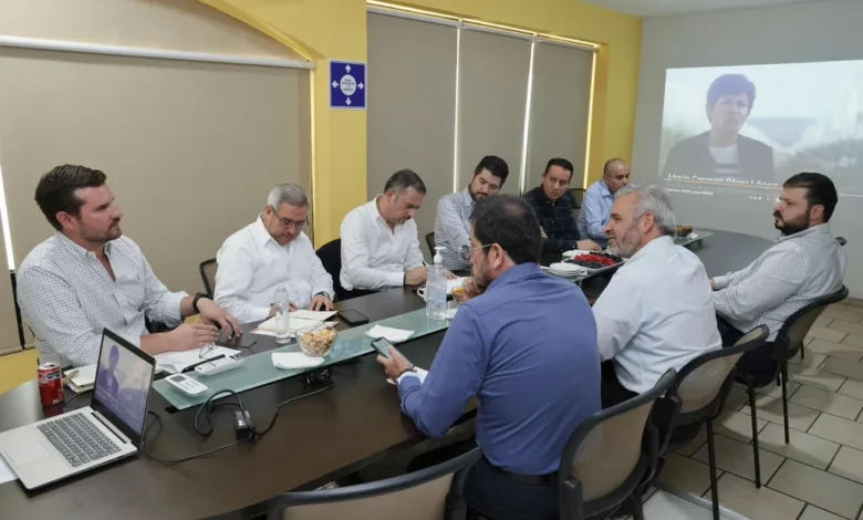 Bedolla y exportadores de berries impulsarán la formalización laboral de jornaleros