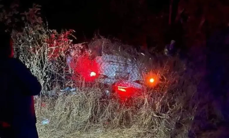 Choca adolescente una camioneta y muere