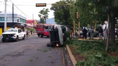 Cinco guardias nacionales heridos por choque a su patrulla, en Uruapan