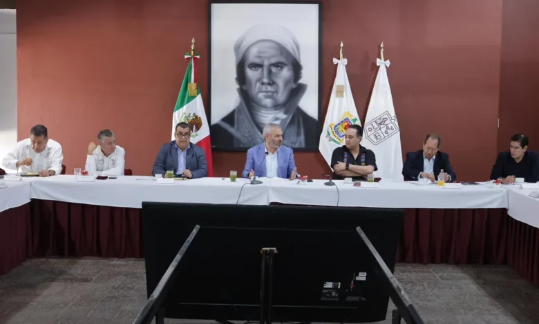 Gobernador y diputados federales electos acuerdan gestionar rehabilitación carretera