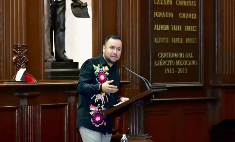 Plantea Reyes Galindo iniciativa para atender obesidad y los trastornos de conducta alimenticia