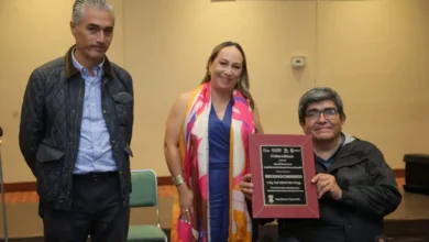Reconoce presidenta honoraria del DIF Michoacán al activista Gabriel Mora