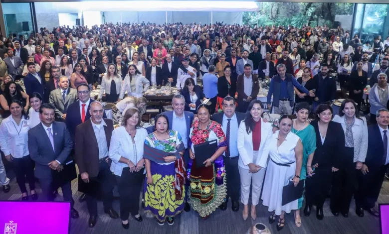 SEE reconoce a maestros con 30 años de labor docente