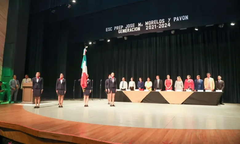 Se graduó la generación 2021-2024 de la preparatoria “José María Morelos y Pavón”