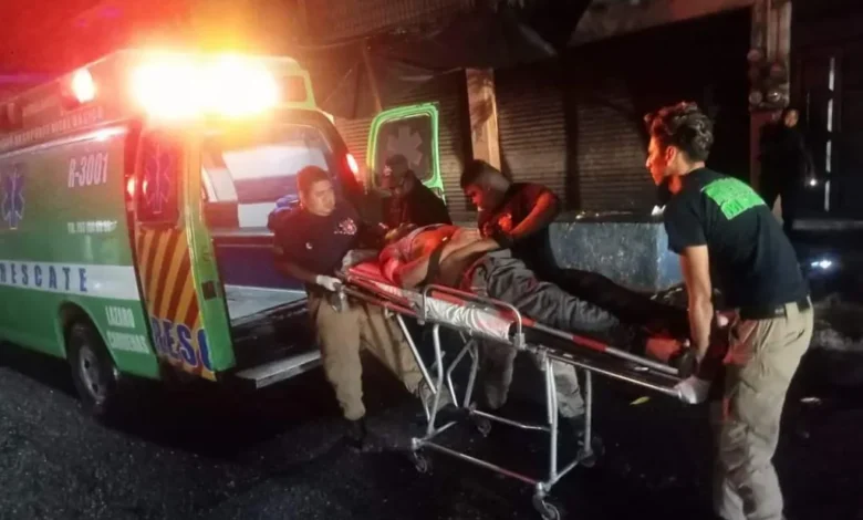 Un hombre fue atacado en su vehículo