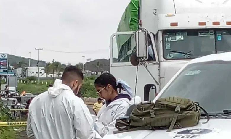 Hallan a hombre muerto dentro de camión carguero