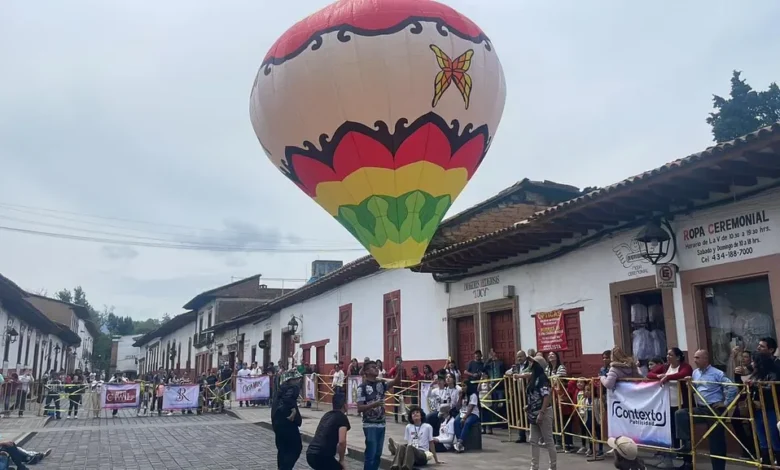 Cielo de colores en Pátzcuaro con los globos del Cantoya Fest