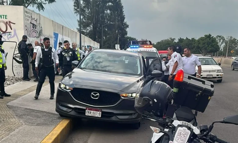 Detienen a tres tras persecución, en un auto robado