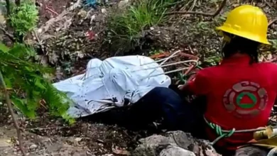 Hallan cadáver en barranca de Apatzingán