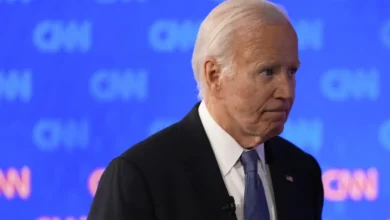Joe Biden renunció como candidato, sacudiendo las campañas de EU