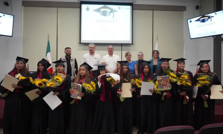 Nueve mujeres con sordera terminaron primaria y secundaria