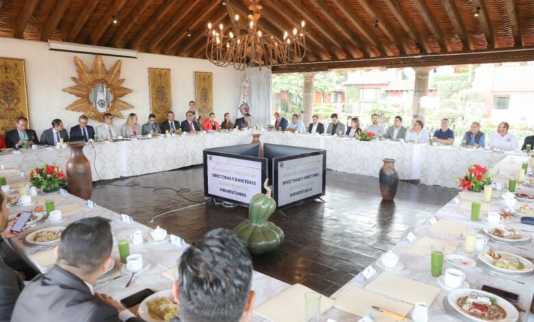 Ver más información del Gobierno Síguenos en: Facebook/NoticiasEnSintesis Twitter@NsintesisMich