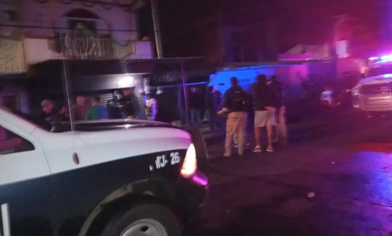 Arrojaron bombas molotov a una tienda de ropa deportiva, en Uruapan