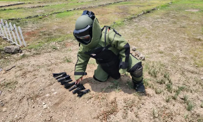 Desmantelaron campamento y explosivos en Apatzingán