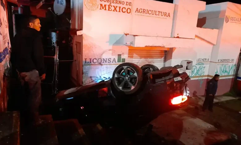 En Pátzcuaro, una mujer resultó gravemente herida en volcadura