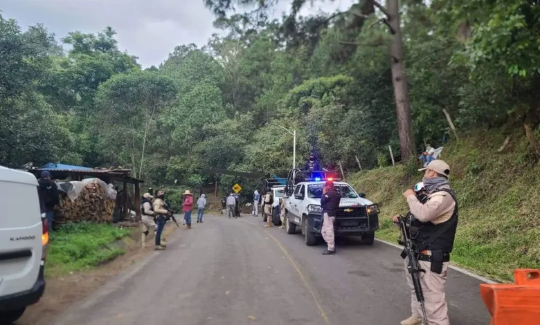 Población se arma en contra del crimen organizado en Ziracuaretiro