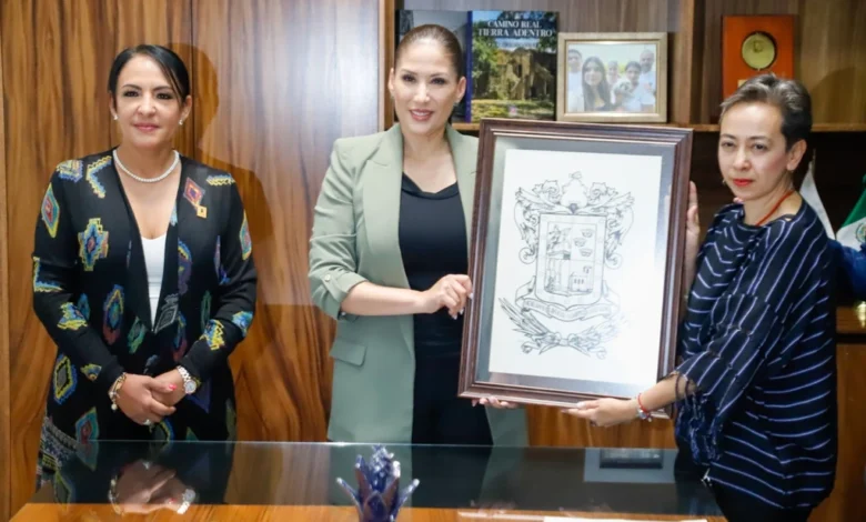 Recibe Legislativo réplica del Escudo Oficial del Estado de Michoacán
