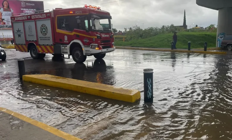 Atiende PC estatal colonias afectadas por inundaciones en Morelia