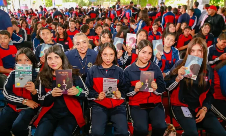 El gobernador fomenta la lectura con 400 mil libros en escuelas de Michoacán