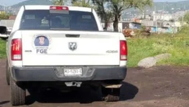 Hallan a un degollado en un predio de Apatzingán