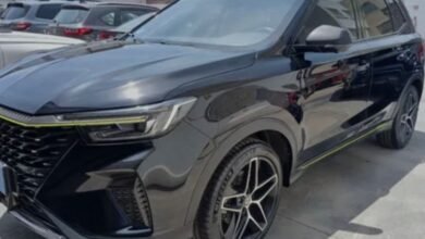 Robaron tres camionetas nuevas de un camión nodriza