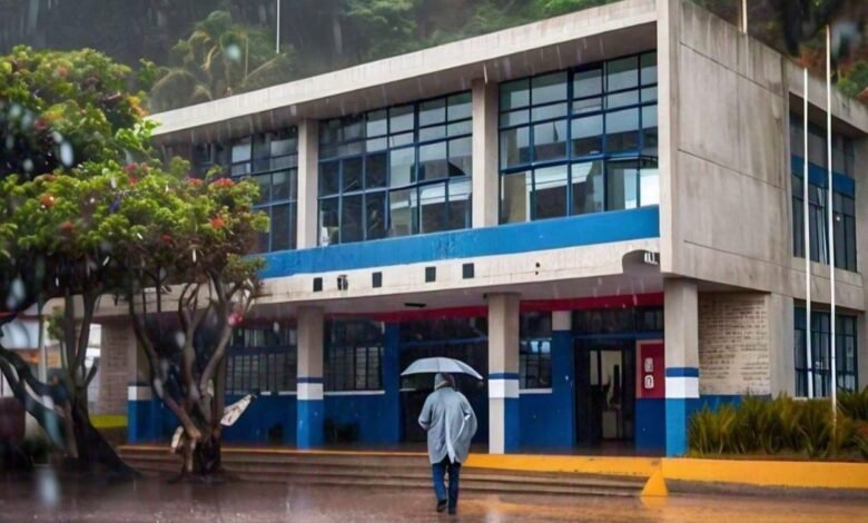 Se suspendieron clases en municipios costeros por el huracán "John"
