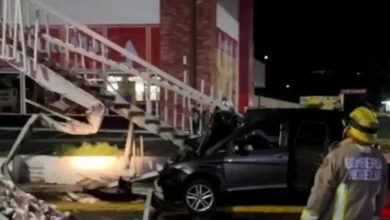 Una camioneta se estrelló contra un puente peatonal, en Morelia