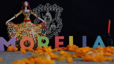 Gladyz Butanda presenta el teleférico de Morelia a estudiantes de la secundaria 100